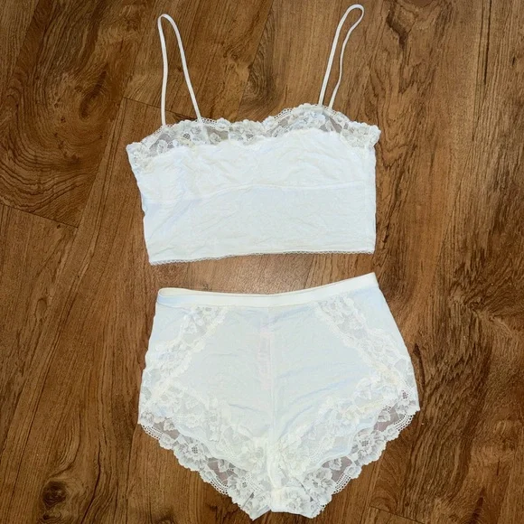 NWT Victoria’s Secret Set - Picture 1 of 6